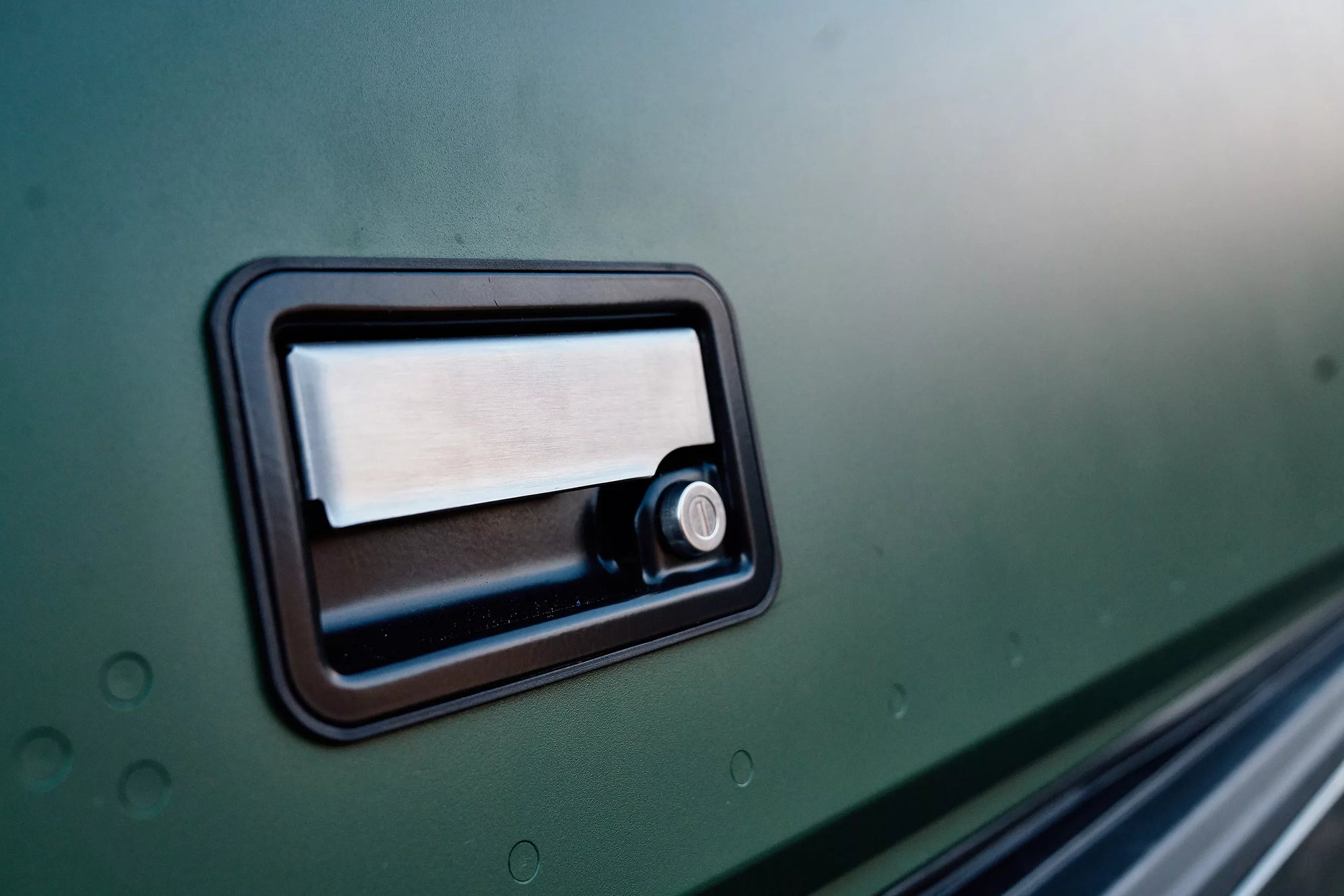 Key-matched locking handles on the X1 Camper